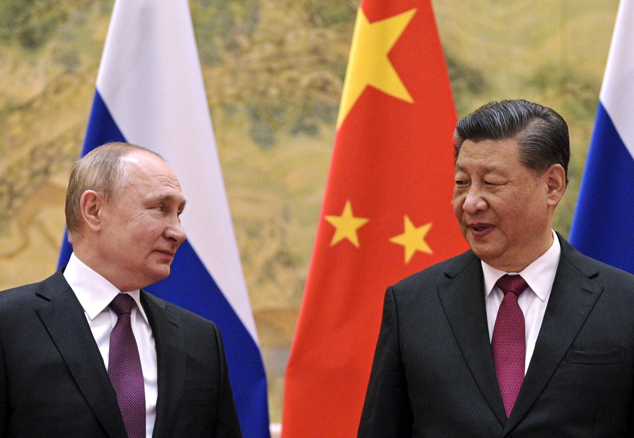 Στη Μόσχα ο Πρόεδρος της Κίνας για να προωθήσει «συνεργασία και ειρήνη»