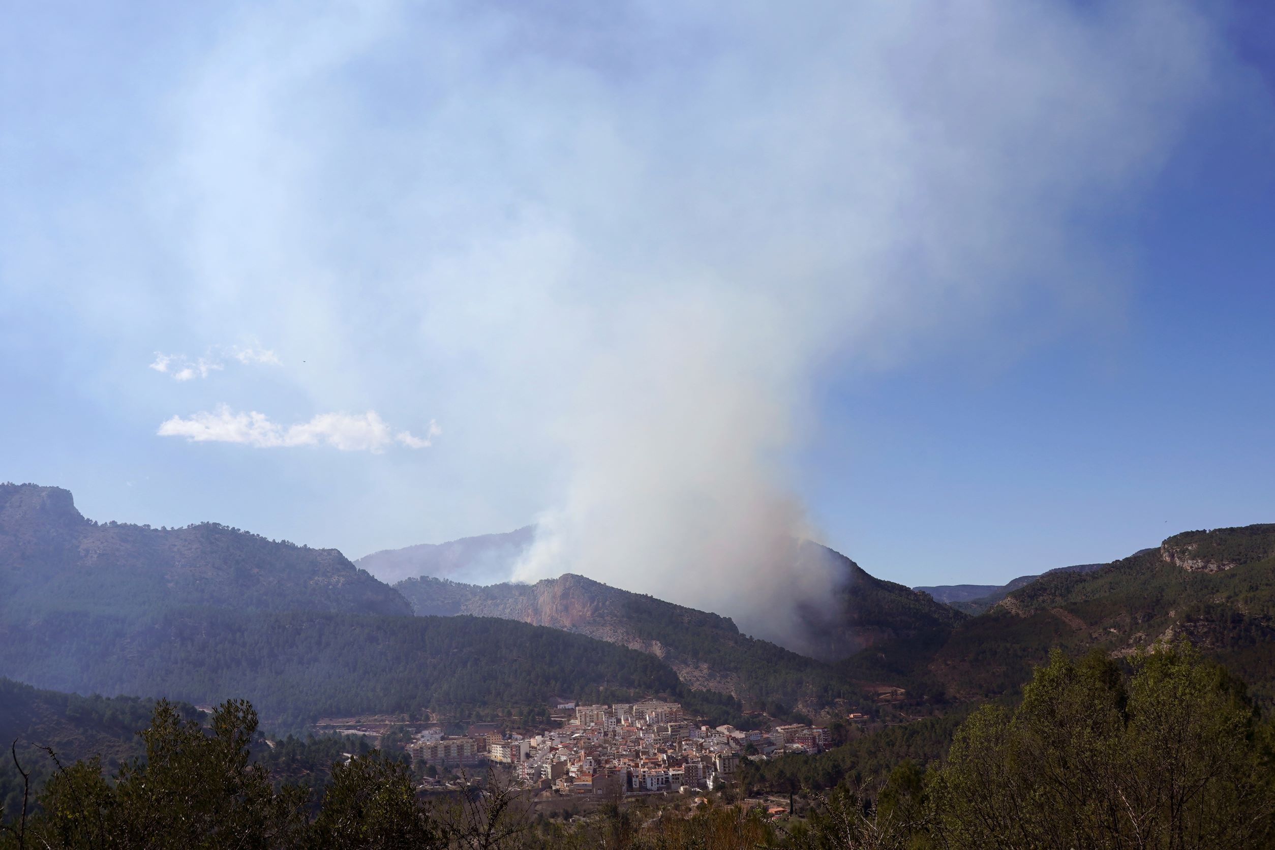 Ισπανία: Τα έργα κατάσβεσης της φωτιάς στο Καστεγιόν σταματούν στις πύλες του φυσικού πάρκου Sierra de Espadán