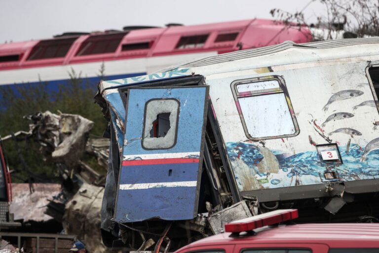 Hellenic Train: Προκαταβολή αποζημίωσης στις οικογένειες των θυμάτων και των τραυματιών – Θα δώσει €42.000 για κάθε νεκρό