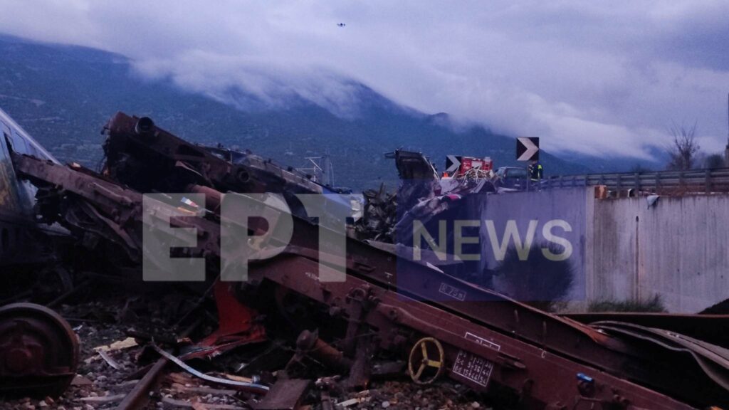 Δραματικές εικόνες από το σημείο της σιδηροδρομικής τραγωδίας στα Τέμπη (video)