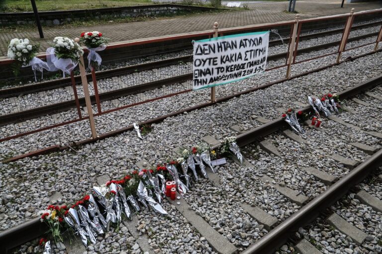 Σιδηροδρομικό δυστύχημα στα Τέμπη: Συνεχίζεται η απολογία του σταθμάρχη – Δηλώνει συντετριμμένος