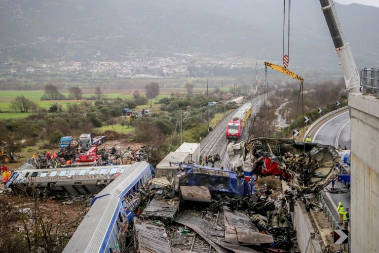 Tαυτοποιήθηκαν 56 νεκροί της τραγωδίας- Παραμένει αγνοούμενη φοιτήτρια από τη Θεσσαλονίκη