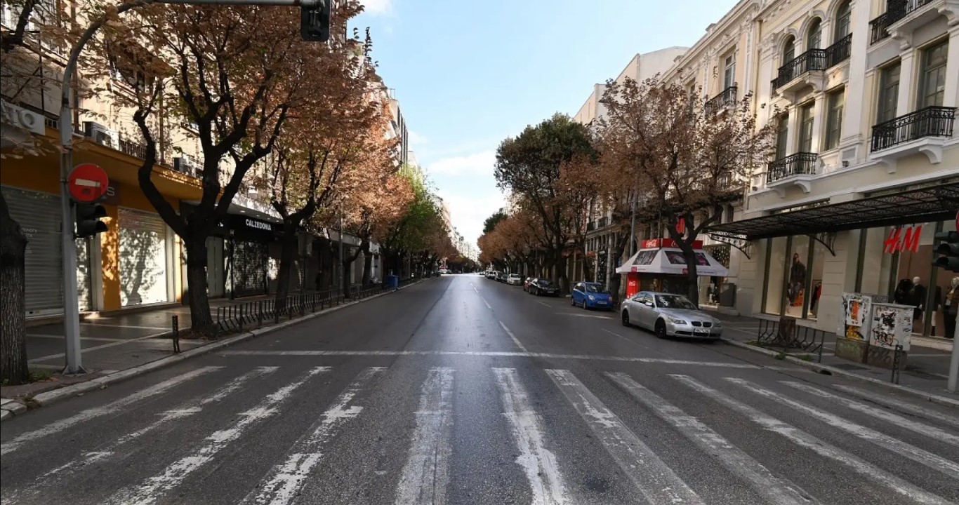 Δήμος Θεσσαλονίκης: Αντικαθίστανται τα άρρωστα και επικίνδυνα δέντρα της οδού Τσιμισκή