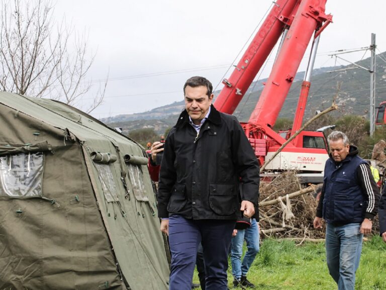 Στην Καρδίτσα ο Α. Τσίπρας – Στην πολιτική κηδεία θύματος της τραγωδίας στα Τέμπη