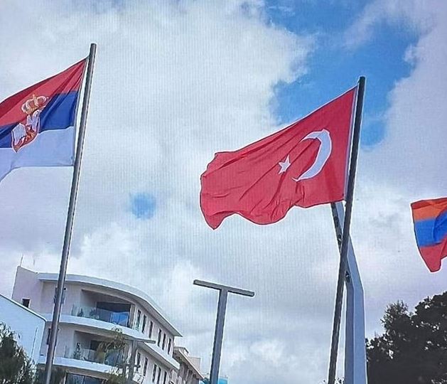 Κύπρος: Τουρκική σημαία στο κέντρο της Πάφου – Πώς απαντά ο Δήμος