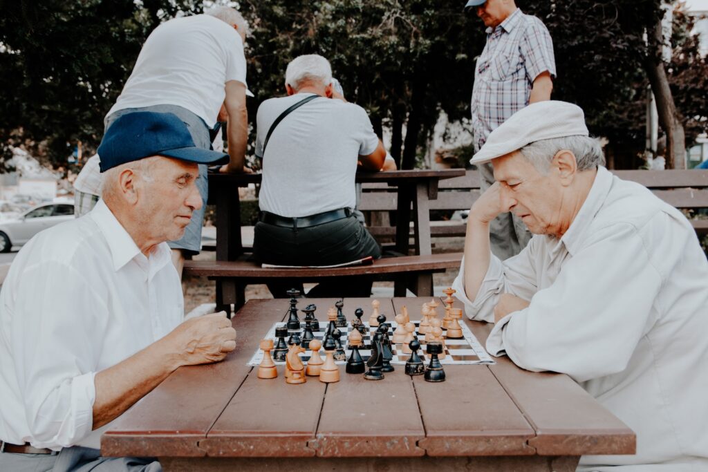 Οι ηλικιωμένοι με συχνές κοινωνικές επαφές ζουν περισσότερο