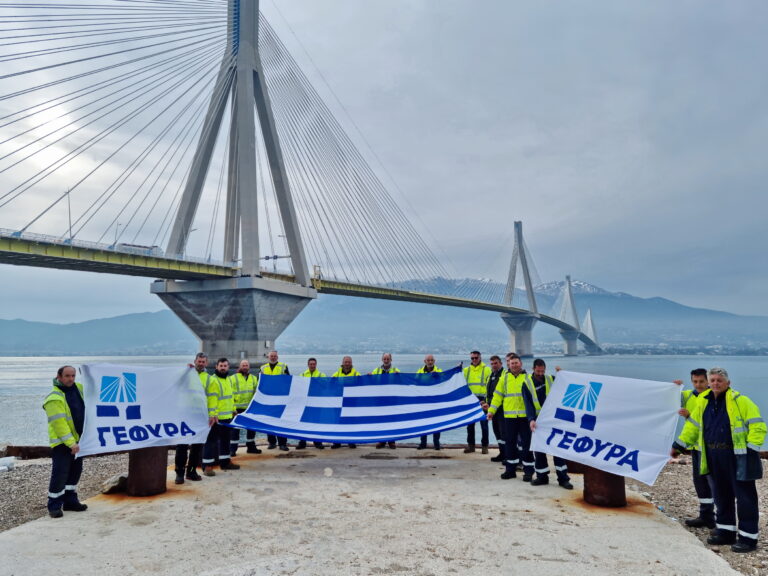 Πάτρα: Η γαλανόλευκη σημαία της Γέφυρας κυμάτισε στους Αρκιούς για την 25η Μαρτίου