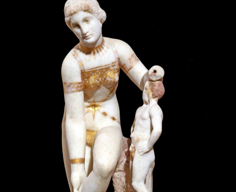 «Η Αφροδίτη με το χρυσό μπικίνι» – Ένας απρόσμενος επισκέπτης στο Μουσείο Ακρόπολης