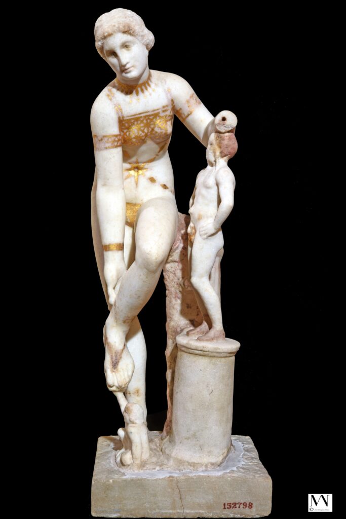 «Η Αφροδίτη με το χρυσό μπικίνι» – Ένας απρόσμενος επισκέπτης στο Μουσείο Ακρόπολης