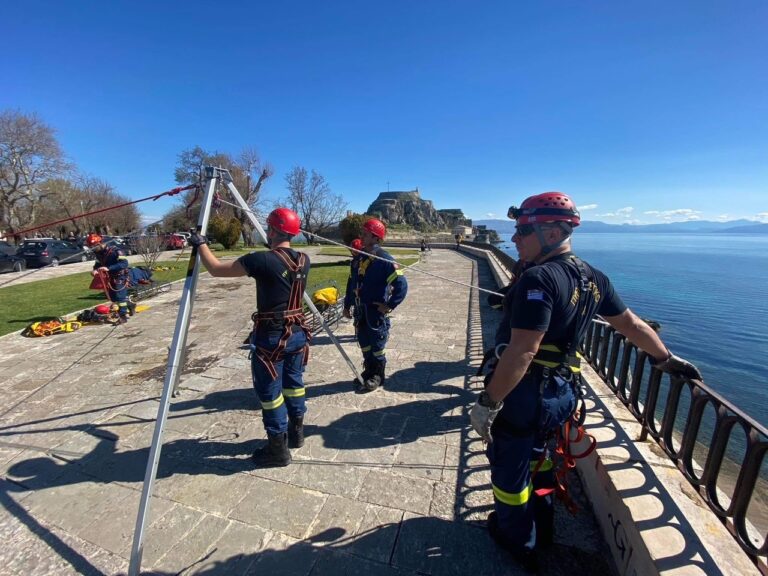 Κέρκυρα: Εκπαίδευση της πυροσβεστικής στο ΝΑΟΚ (βίντεο)