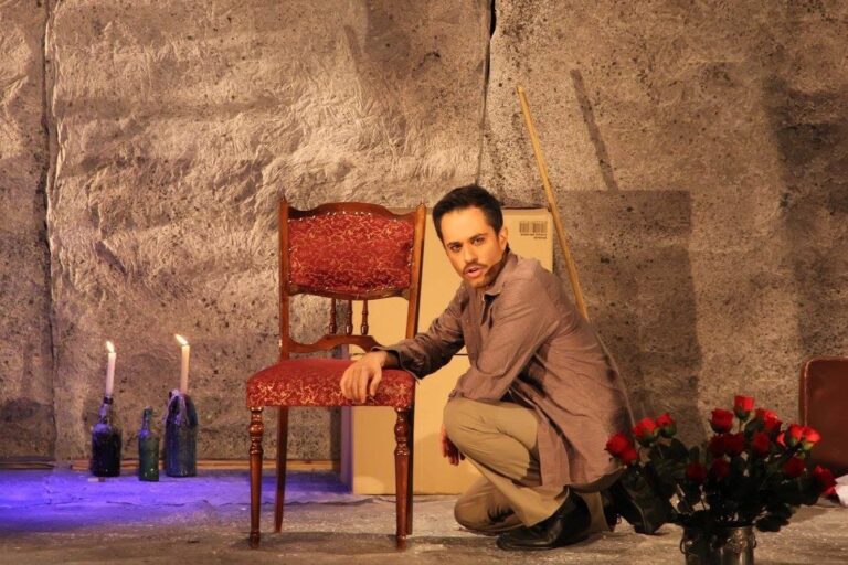 Ηράκλειο: Η «Βρωμιά» του Robert Schneider για τρεις παραστάσεις στο Πολιτιστικό Συνεδριακό Κέντρο