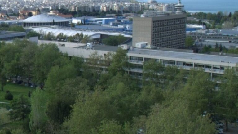 Σύγκρουση τρένων στα Τέμπη: Η Γεωπονική ΑΠΘ αποχαιρετά φοιτητές της θύματα της τραγωδίας στα Τέμπη