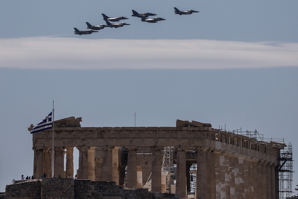 Διελεύσεις μαχητικών αεροσκαφών πάνω από την Αττική