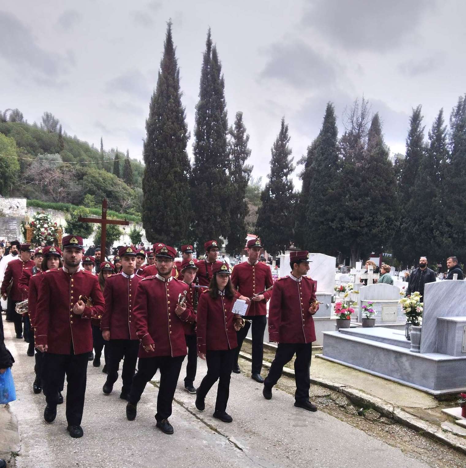 Η περιφορά του Επιταφίου στα Δημοτικά Κοιμητήρια Καβάλας