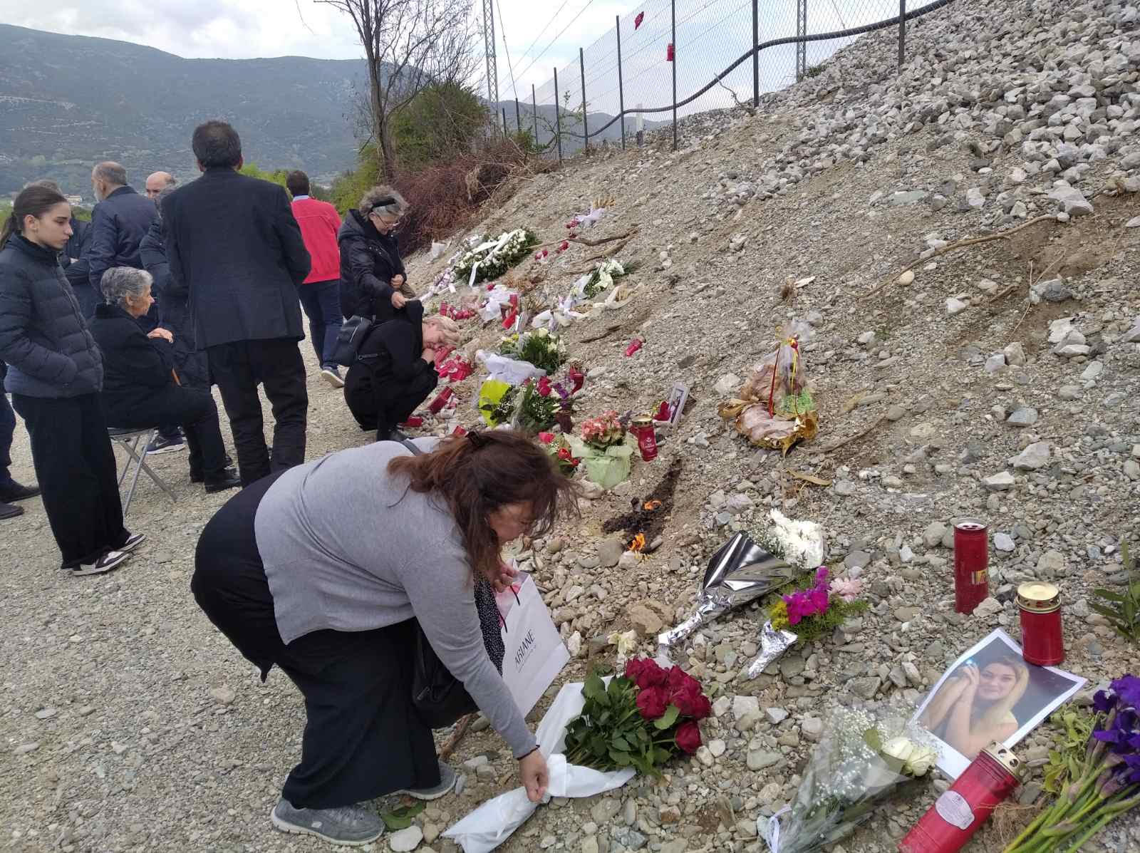 ΜΑΝΑ-ΑΔΙΚΟΧΑΝΕΝΗΣ-ΚΟΡΗΣ-ΑΠΟ-ΘΕΣΑΛΛΟΝΙΚΗ Γιώργος Λαμπρούλης για τραγωδία Τεμπων: “To έγκλημα δεν θα ξεχαστεί ούτε θα συγκαλυφθεί”