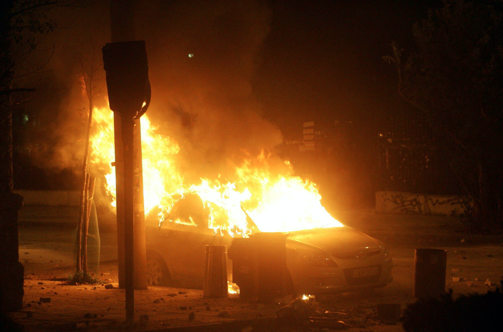 Θεσσαλονίκη: Αυτοκίνητο πήρε φωτιά εν κινήσει στην περιοχή του αεροδρομίου