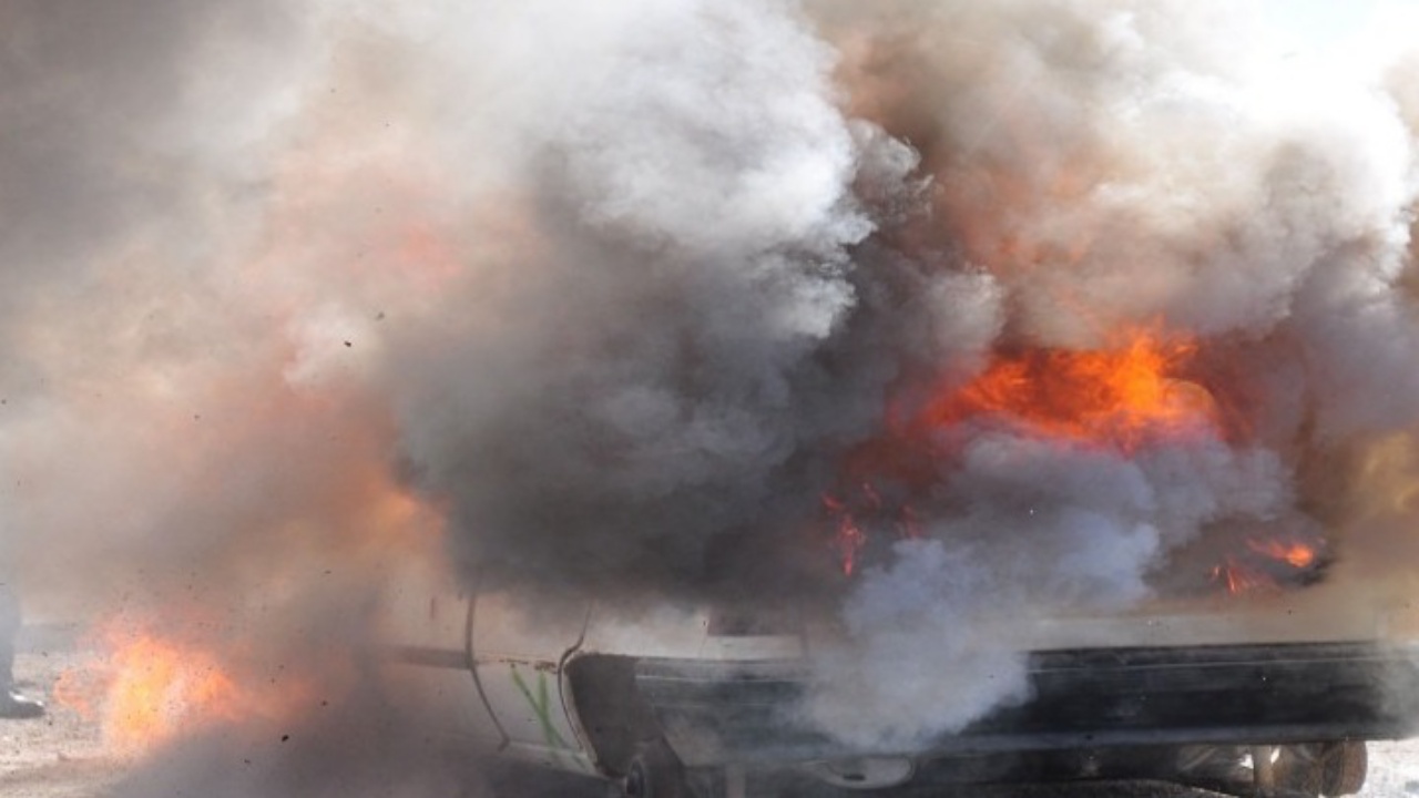 Θεσσαλονίκη: Αυτοκίνητο εν κινήσει πήρε φωτιά στο Καλοχώρι