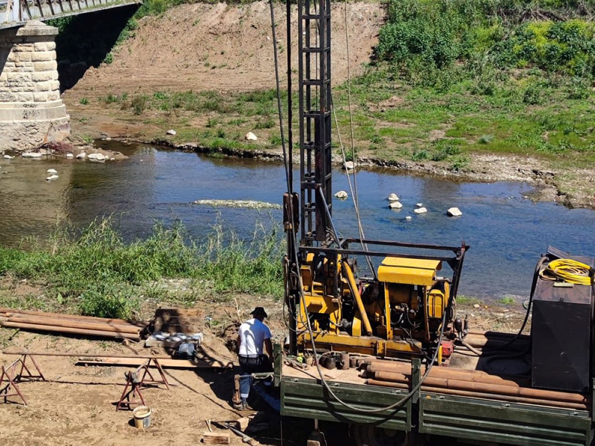 Πρόδρομες εργασίες για το μεγάλο έργο της νέας γέφυρας του Ευρώτα ποταμού στη Σκάλα Λακωνίας
