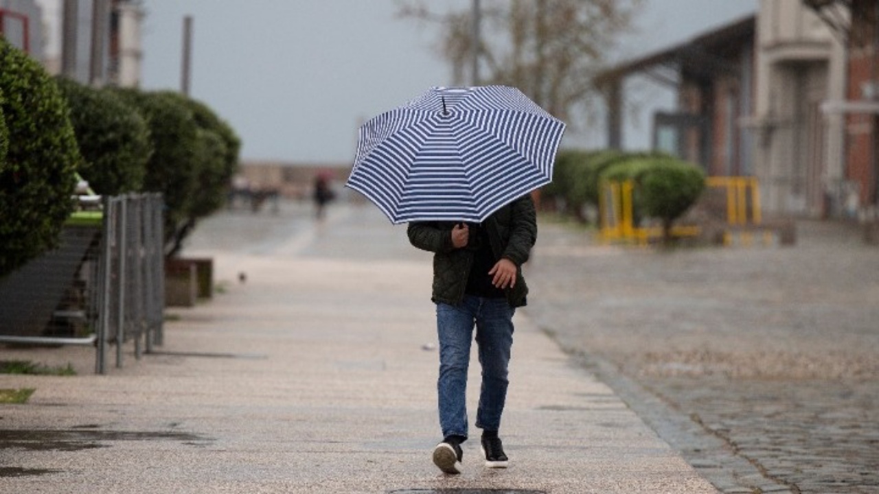 Έκτακτο δελτίο επιδείνωσης καιρού – Βροχές, καταιγίδες και ισχυροί άνεμοι τις επόμενες ώρες