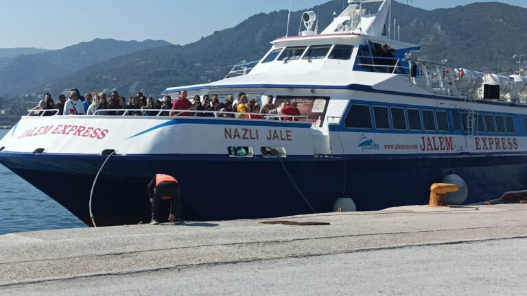 Πάνω από 2.500 Τούρκοι επισκέπτες το τετραήμερο στη Λέσβο Πάνω από 2.500 Τούρκοι επισκέπτες το τετραήμερο στη Λέσβο