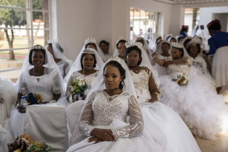 Ν. Αφρική: Ομαδικός γάμος οκτακοσίων ζευγαριών σπάει το ρεκόρ τελετών μετά την πανδημία  