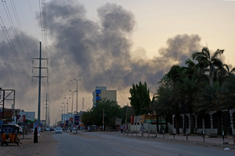 Σουδάν: «Χρησιμοποιούν βαρύ οπλισμό, ελπίζουμε σε ένα θαύμα» λέει ο Μητροπολίτης Νουβίας στην ΕΡΤ