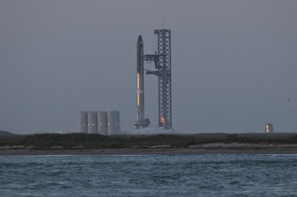 Starship: Ξεκίνησαν οι προσπάθειες για την εκτόξευση του «γίγαντα» της SpaceX