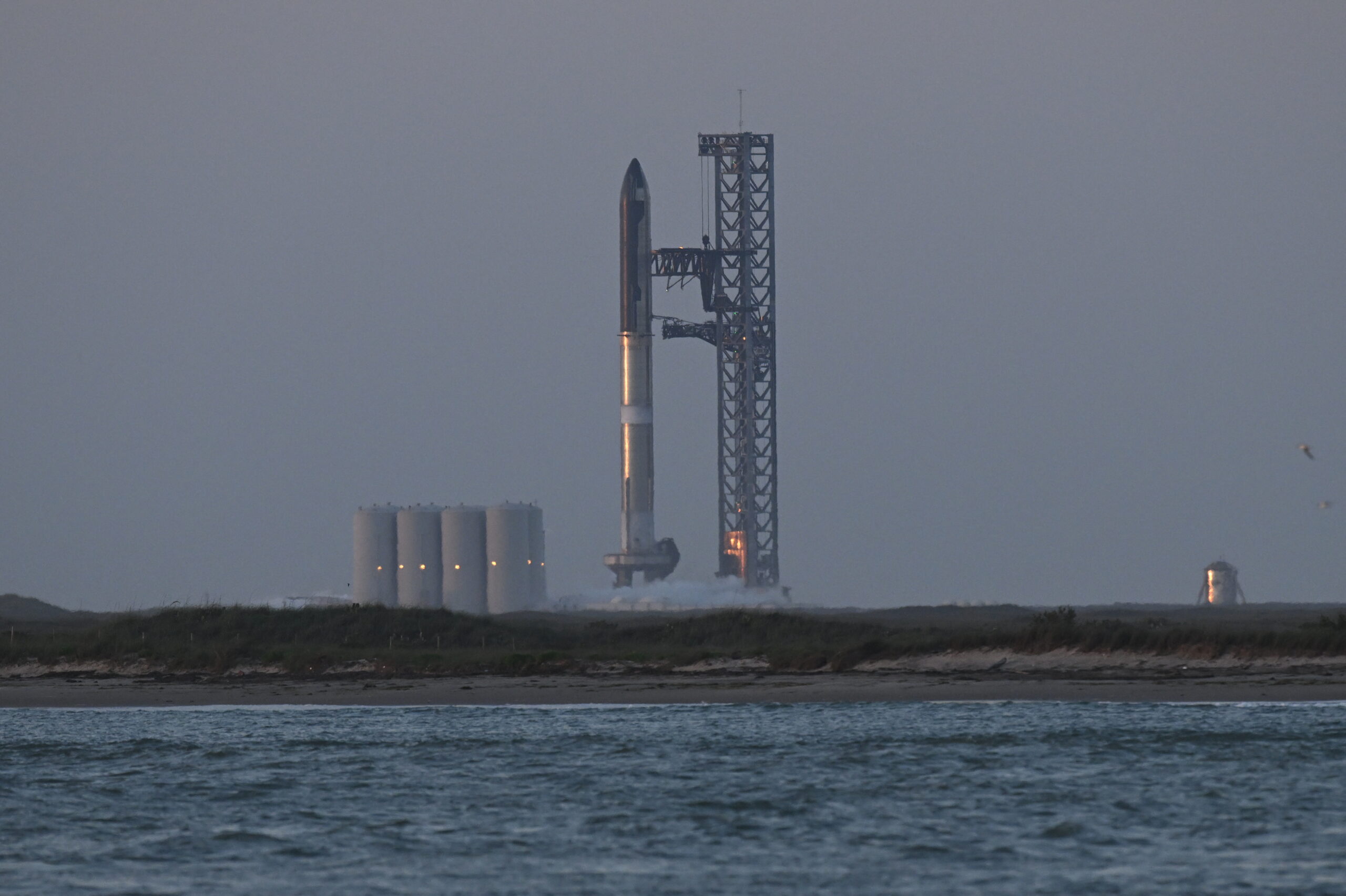Starship: Ξεκίνησαν οι προσπάθειες για την εκτόξευση του «γίγαντα» της SpaceX