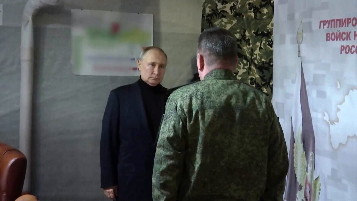 Ρωσία: Αιφνιδιαστική επίσκεψη του Πούτιν στο γενικό επιτελείο του πολέμου στην Ουκρανία