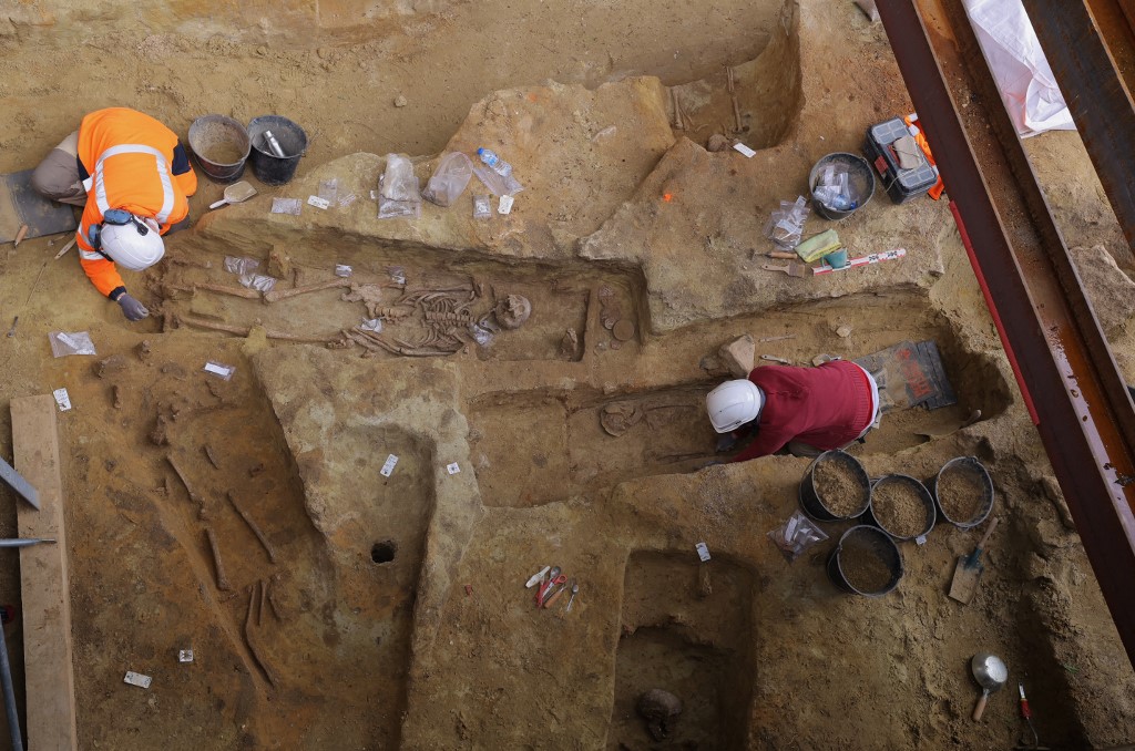 Αρχαία νεκρόπολη ανακαλύφθηκε δίπλα σε πολυσύχναστο σιδηροδρομικό σταθμό του Παρισιού