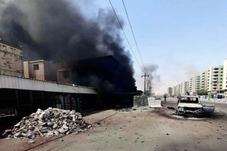 Σουδάν: Σε ισχύ η εκεχειρία 72 ωρών μεταξύ στρατού και ανταρτών – Συνεχίζεται η απομάκρυνση ξένων πολιτών