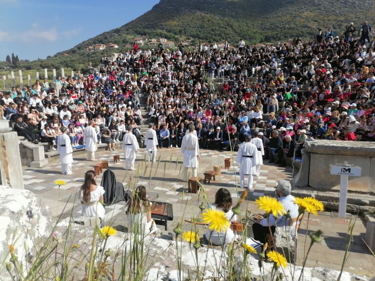 Ξεκίνησε το «10ο Διεθνές Νεανικό Φεστιβάλ Αρχαίου Δράματος»  στην κατάμεστη  Αρχαία Μεσσήνη (φωτο)