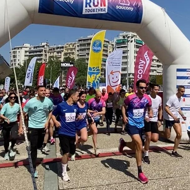 Run Together: Δεκάδες δρομείς έτρεξαν σε ζευγάρια για καλό σκοπό