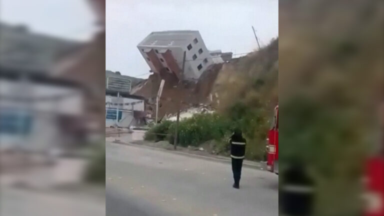 Βίντεο: Κτίριο καταρρέει μετά από κατολίσθηση στο Μεξικό