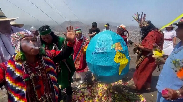 Περού: Σαμάνοι σηματοδοτούν την Ημέρα της Γης με τελετουργία για την Μητέρα Γη (video)