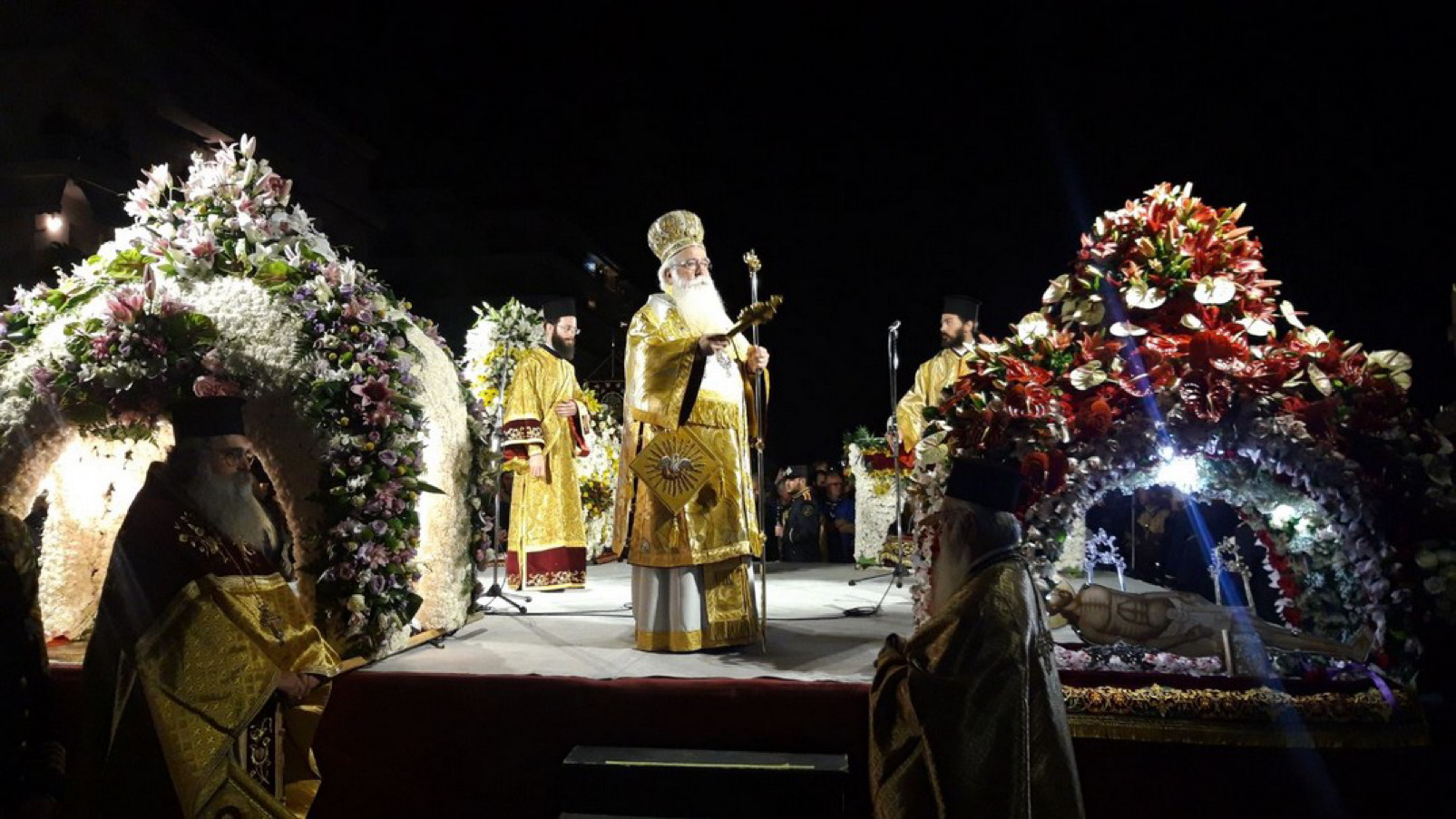 Λαοθάλασσα πιστών στην συνάντηση των Επιταφίων στον Βόλο