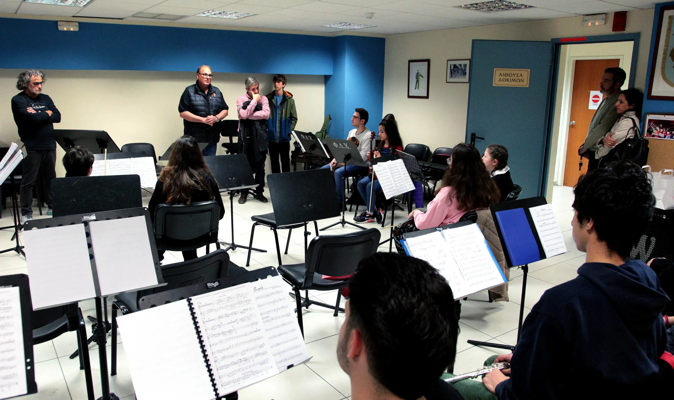 Δωρεά μουσικών οργάνων στη Συμφωνική Ορχήστρα Νέων του Δήμου Χαλανδρίου στη μνήμη του Νότη Μαυρουδή