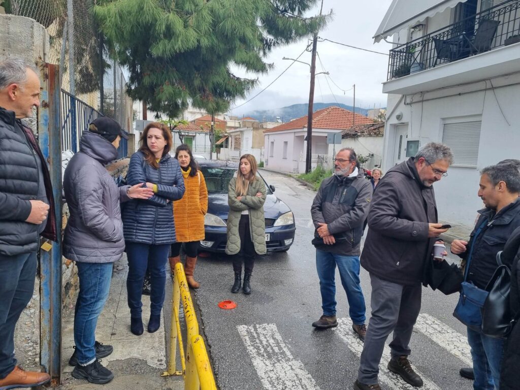 Αυτοψία στο 18ο Δ.Σ. όπου χθες έπεσαν σοβάδες – Δήμος Βόλου: Δεν θα κλείσει το σχολείο