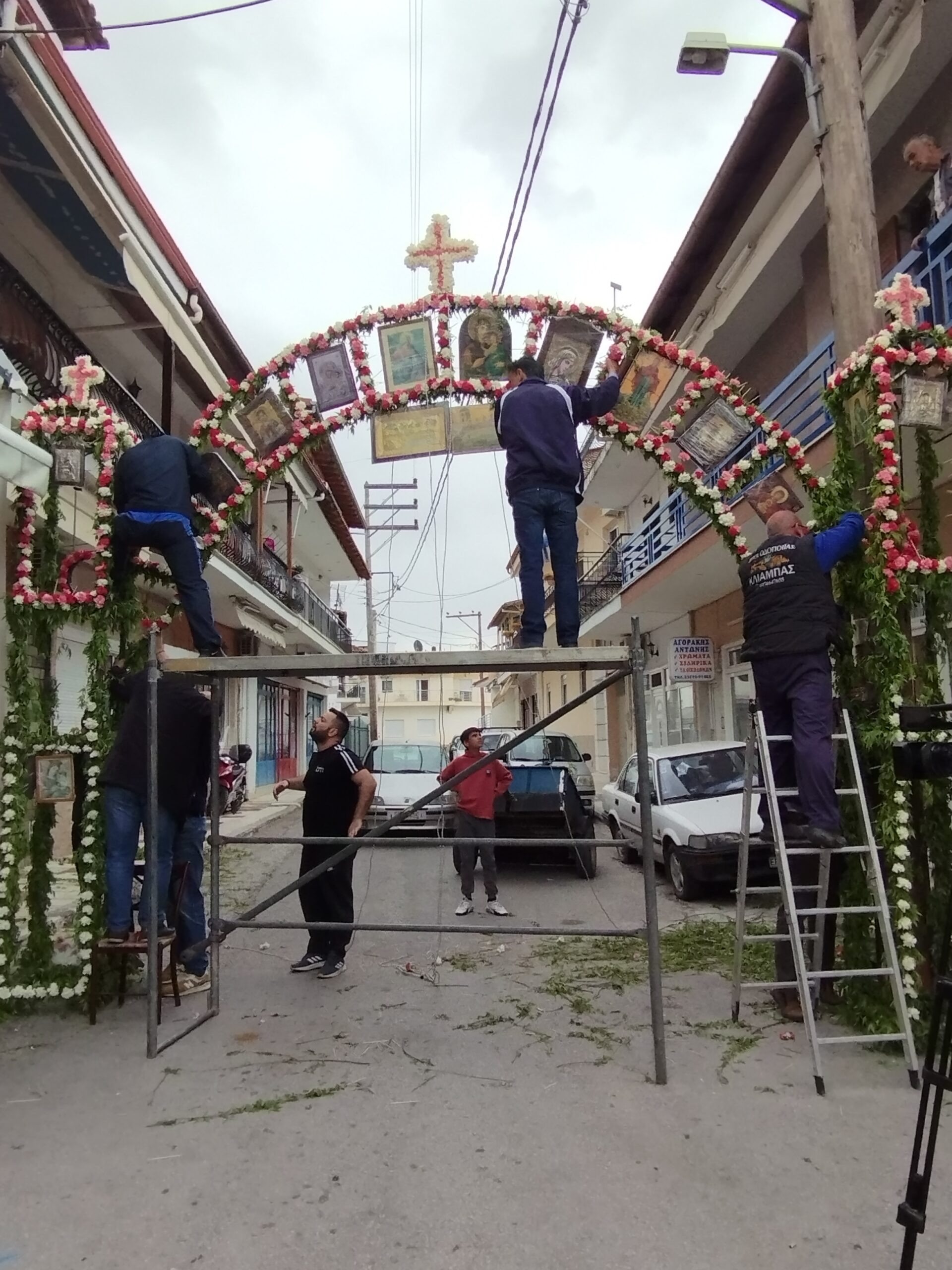 33 Ν.Σούλι Σερρών: Τα «γεφύρια» για τον Επιτάφιο