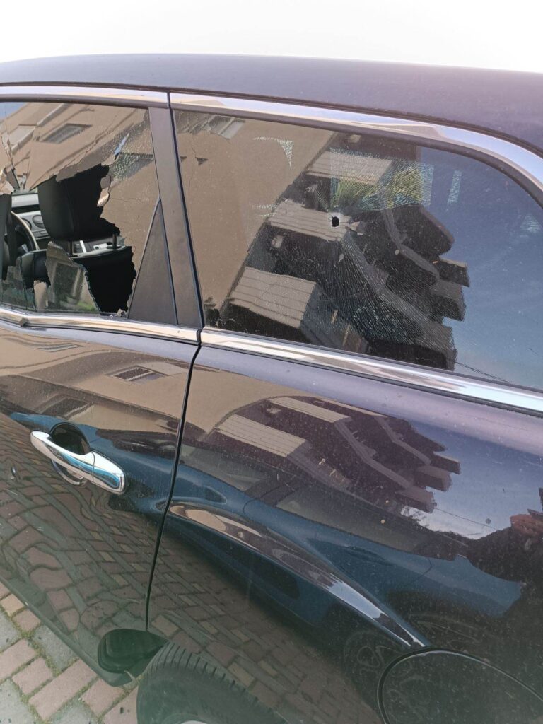 Πυροβόλησαν αυτοκίνητο Δημοτικής Συμβούλου στα Χανιά (photos)