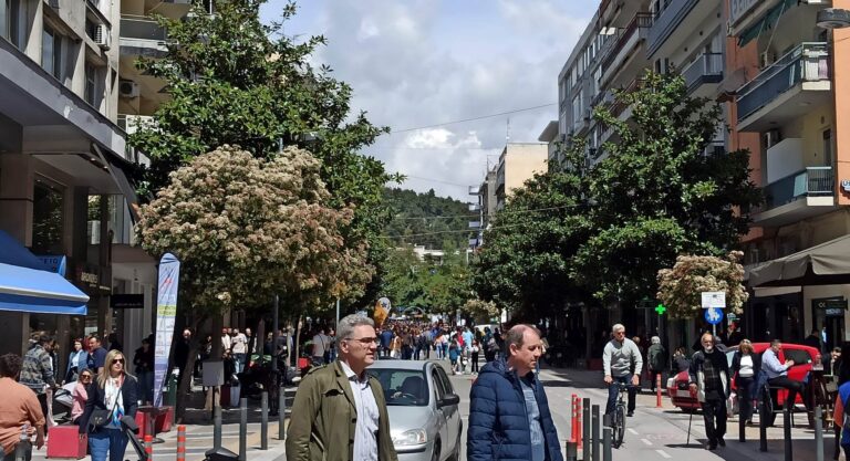 Σέρρες: “Πλημμύρησε” κόσμο το κέντρο της πόλης