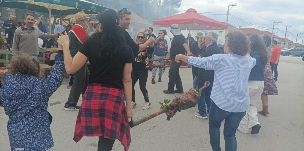 Διακοφτό Αχαΐας: Το έθιμο του ψησίματος με όλη την γειτονιά