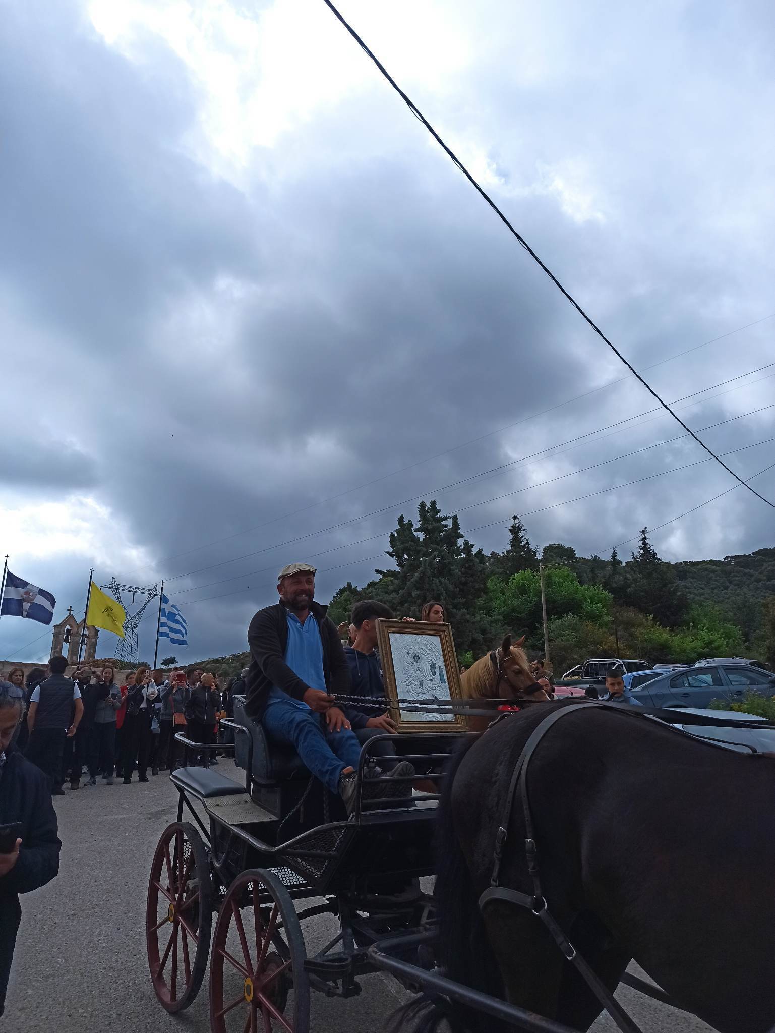 Οι καβαλάρηδες των Χανίων τιμούν τον Αη Γιώργη (video-photos)