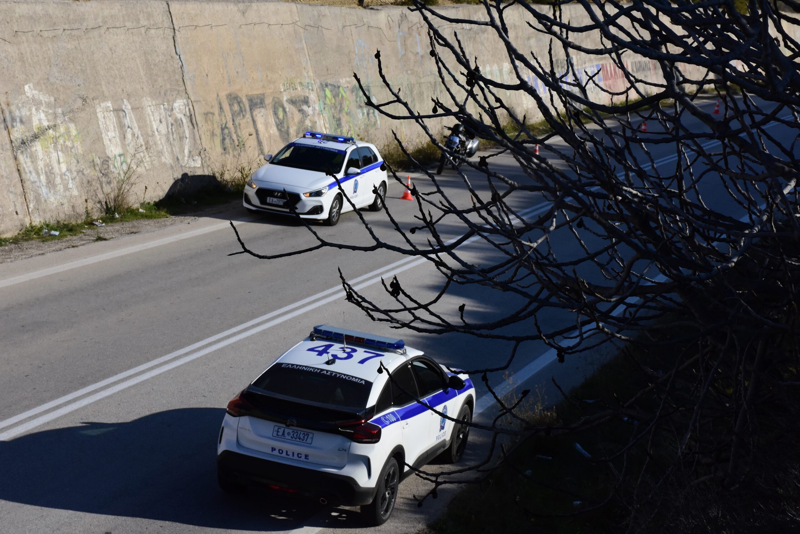 ΚΟΡΙΝΘΙΑ - ΑΥΤΟΚΙΝΗΤΟ ΣΥΓΚΡΟΥΣΤΗΚΕ ΜΕ ΦΟΡΤΗΓΟ ΣΤΑ ΔΕΡΒΕΝΑΚΙΑ.(ΒΑΣΙΛΗΣ ΠΑΠΑΔΟΠΟΥΛΟΣ/EUROKINISSI)