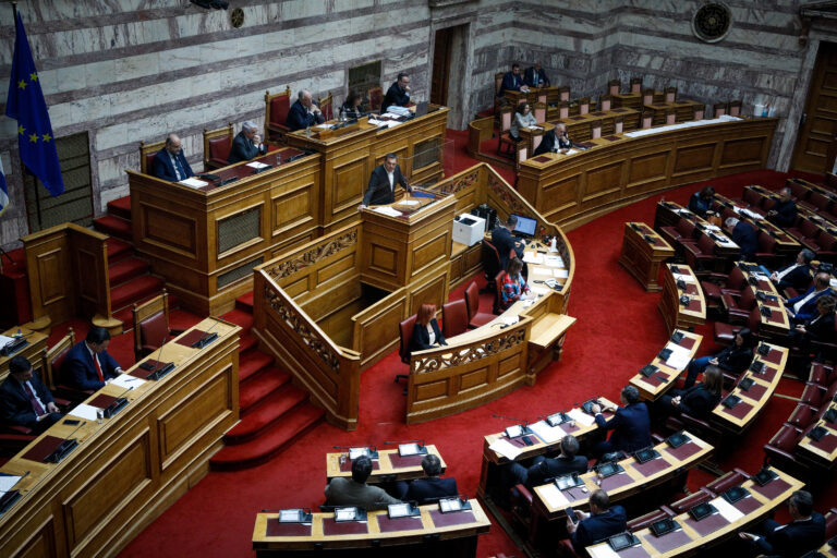 Συνεχίζεται η προεκλογική κόντρα με φόντο τις  μετεκλογικές συνεργασίες – Στο στόχαστρο νέο δημοσίευμα για τον Γ. Ραγκούση