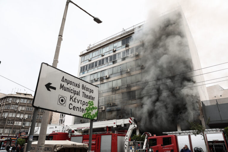 ΠΥΡΚΑΓΙΑ ΣΕ ΕΜΠΟΡΙΚΟ ΚΑΤΑΣΤΗΜΑ ΣΤΟΝ ΠΕΙΡΑΙΑ (ΒΑΣΙΛΗΣ ΡΕΜΠΑΠΗΣ/EUROKINISSI)