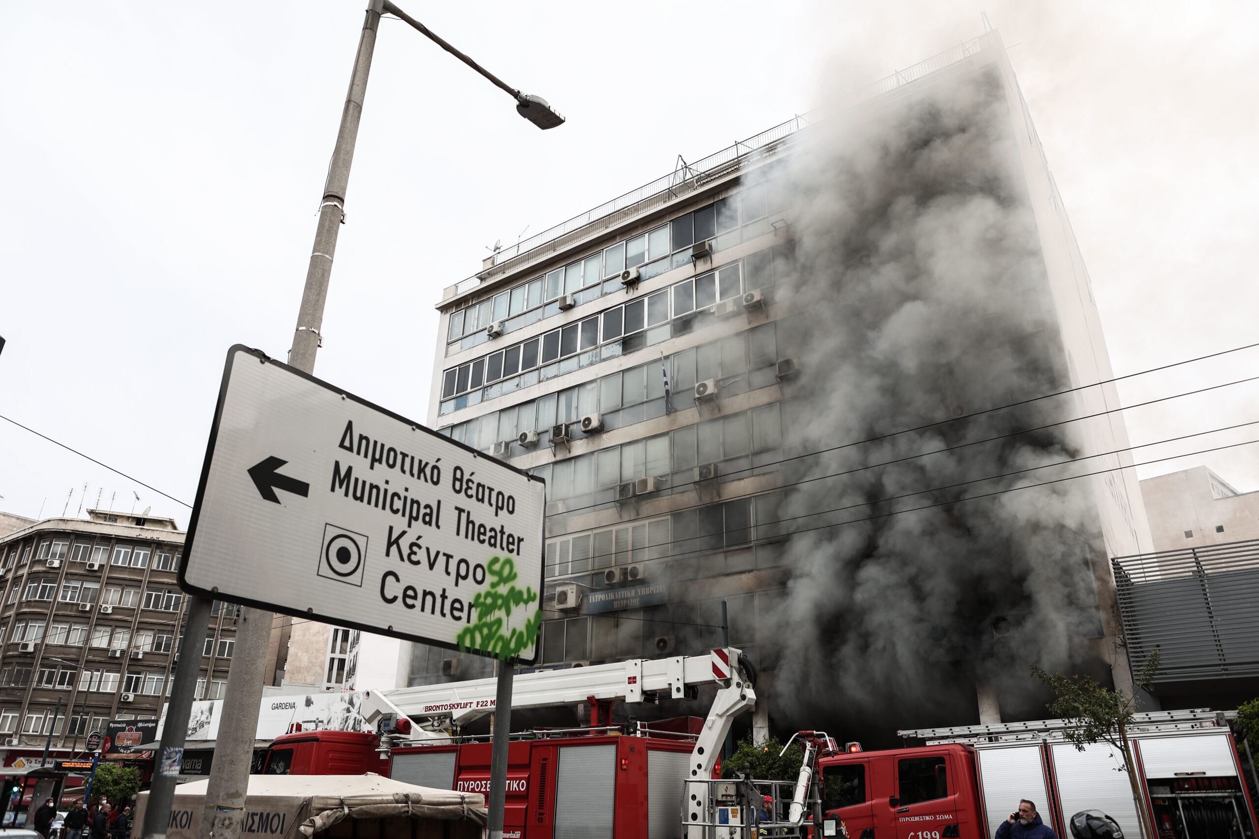 ΠΥΡΚΑΓΙΑ ΣΕ ΕΜΠΟΡΙΚΟ ΚΑΤΑΣΤΗΜΑ ΣΤΟΝ ΠΕΙΡΑΙΑ(ΒΑΣΙΛΗΣ ΡΕΜΠΑΠΗΣ/EUROKINISSI)