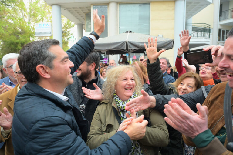Στην Ελευσίνα ο Αλέξης Τσίπρας – Θα έρθουμε να στηρίξουμε και να ελαφρύνουμε τη μεσαία τάξη