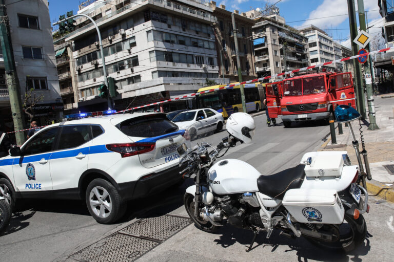 Ένταση στην ΑΣΟΕΕ: Αφέθηκε ελεύθερος ο αστυνομικός που συνελήφθη γιατί πυροβόλησε στον αέρα