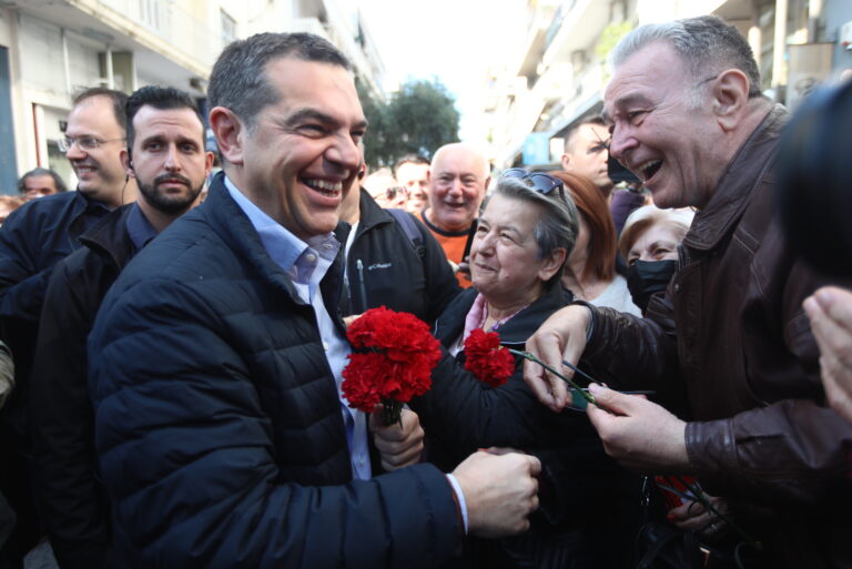 Αλ. Τσίπρας: Αυτό είναι το τελευταίο Πάσχα που το τραπέζι θα είναι τόσο φτωχό